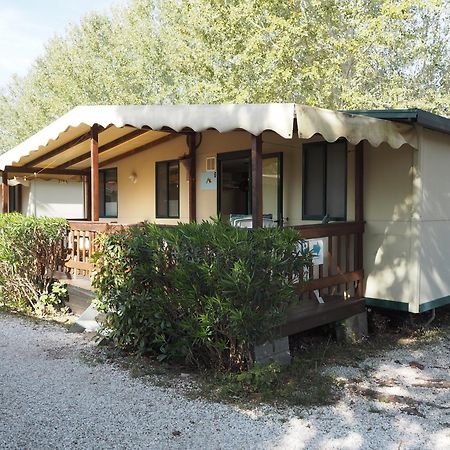 Comfortabele Familie Chalets Met Veranda Incl Airco Dichtbij Zee! Viareggio Eksteriør billede